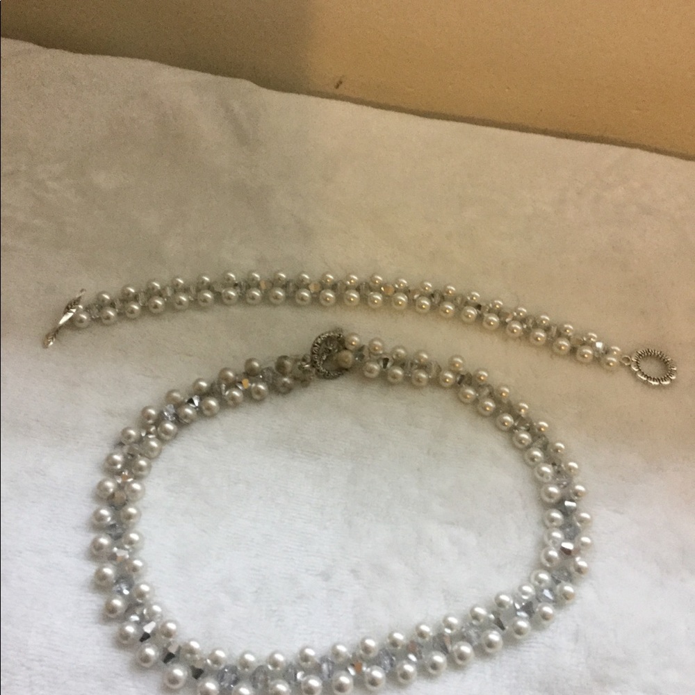 White and silver necklace set NWOT